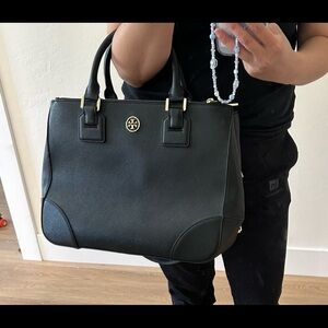 Tory Burch Robinson Double Zipped Bag in Black
